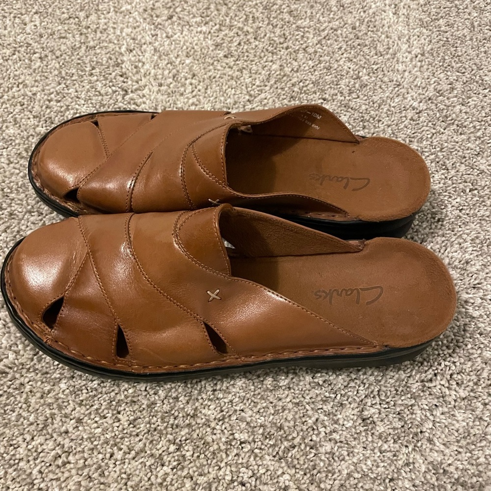Women’s Clarks Tan Mule Style Shoe size 10M - Picture 2 of 3